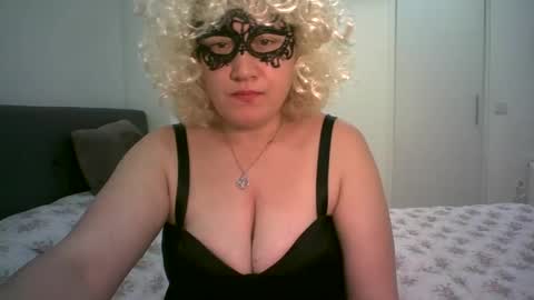 LindaXSmile online show from February 2025 07:37:02 PM