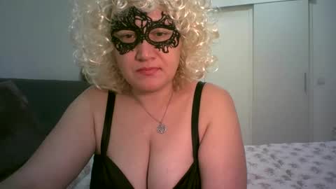 LindaXSmile online show from February 2025 07:35:02 PM