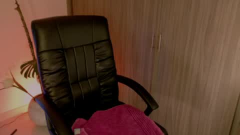 Lindsey Moss online show from April 2026 01:33:01 AM