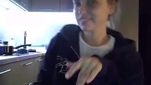 Anna online show from November 2025 02:02:01 PM