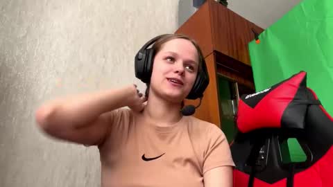 Snapshot of linettehnatow chatting on March 2026 10:32:01 AM Eva online show from March 2026 10:32:01 AM