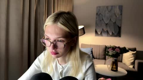 Emma online show from April 2026 06:13:02 PM
