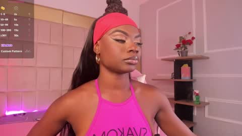 Snapshot of linsyadams chatting on February 2025 01:31:02 AM online show from February 2025 01:31:02 AM