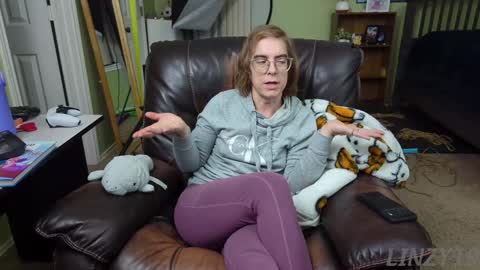 Snapshot of linzy19 chatting on December 2024 02:33:02 AM Linzy19 online show from December 2024 02:33:02 AM