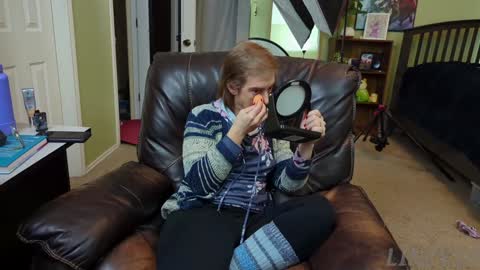 Snapshot of linzy19 chatting on January 2025 06:52:01 PM Linzy19 online show from January 2025 06:52:01 PM