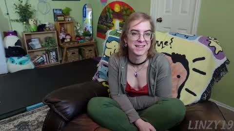 Snapshot of linzy19 chatting on February 2025 05:54:02 PM Linzy19 online show from February 2025 05:54:02 PM