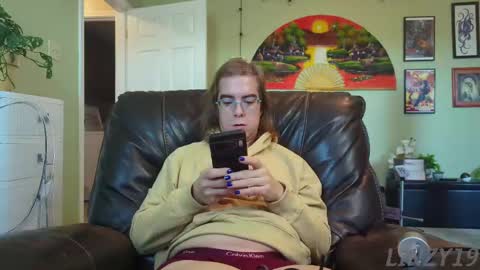 Snapshot of linzy19 chatting on September 2025 03:01:02 PM Linzy19 online show from September 2025 03:01:02 PM