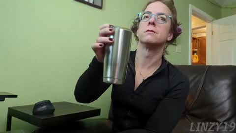 Linzy19 online show from December 2025 03:32:01 PM