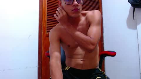 lion_grr online show from February 2025 11:34:01 PM