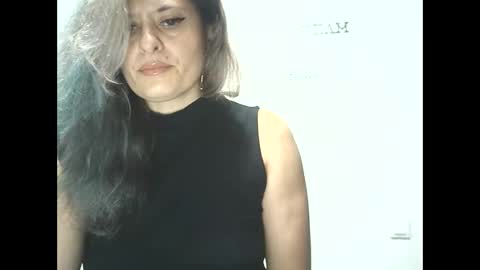 lionessmom online show from November 2025 06:12:01 AM