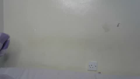 lionesss_ online show from October 2025 07:28:01 AM