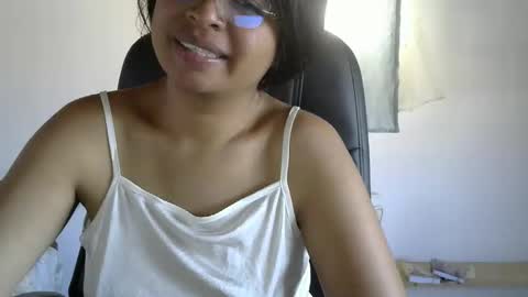 Snapshot of liora_selene chatting on April 2026 04:27:01 AM liora online show from April 2026 04:27:01 AM