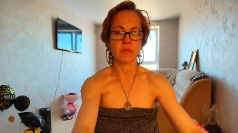 Snapshot of lioraweiss chatting on May 2026 09:24:01 AM Liora Weiss online show from May 2026 09:24:01 AM