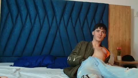 Snapshot of lioyqueen chatting on January 2026 03:33:01 AM L I O Q U E E N online show from January 2026 03:33:01 AM