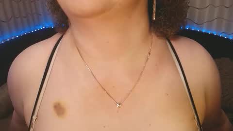 Snapshot of lipsaddiction chatting on May 2026 09:45:01 PM LIpsAddiction online show from May 2026 09:45:01 PM