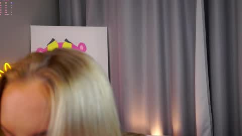 Amelia online show from November 2025 01:00:02 AM