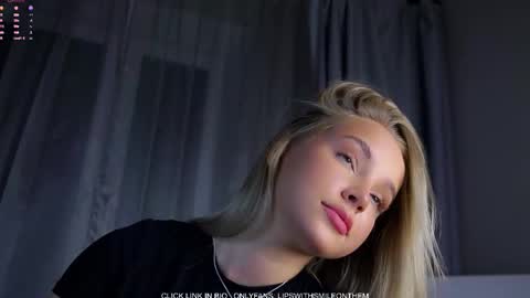 Amelia online show from December 2025 01:11:02 AM