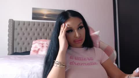 Lisa online show from November 2025 08:41:01 PM