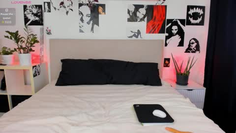 Snapshot of lisa_moons chatting on October 2025 05:33:02 PM lisa_moons online show from October 2025 05:33:02 PM