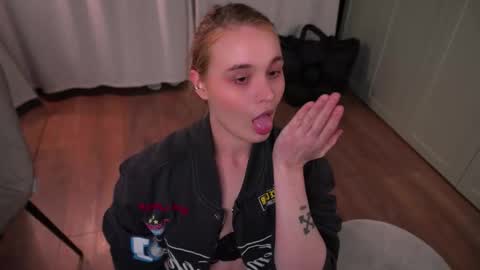 Snapshot of lisa_schiele chatting on February 2026 08:15:01 PM Elisabeth or Lisa online show from February 2026 08:15:01 PM