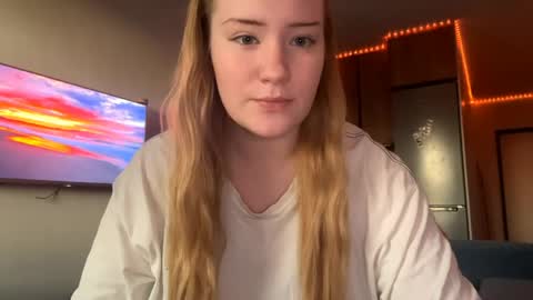 Snapshot of lisi_kiss_ chatting on May 2026 06:13:01 PM Aurora online show from May 2026 06:13:01 PM