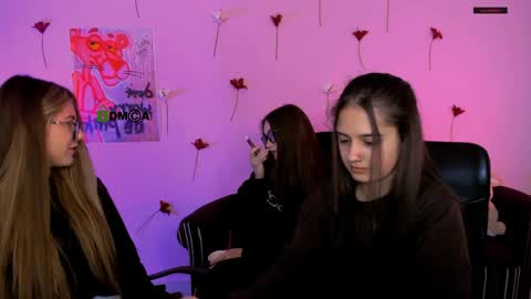 lissa_night online show from April 2026 07:03:02 PM