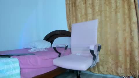 Snapshot of lissa_petitee chatting on February 2025 10:43:02 AM lissa_petitee online show from February 2025 10:43:02 AM