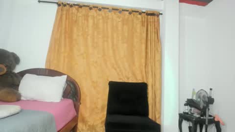 Snapshot of lissa_petitee chatting on March 2025 01:05:01 AM lissa_petitee online show from March 2025 01:05:01 AM