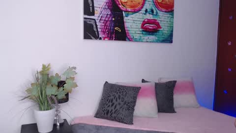 Liss Brown online show from January 2025 03:38:01 PM