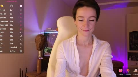 Alisa online show from November 2025 07:03:02 PM