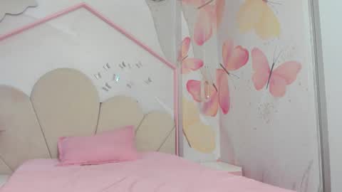 Snapshot of little__doll18 chatting on December 2025 10:01:01 AM little__doll18 online show from December 2025 10:01:01 AM