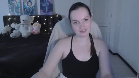 Snapshot of little__flowers chatting on October 2025 07:42:02 AM little__flowers online show from October 2025 07:42:02 AM