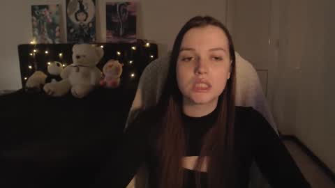 Snapshot of little__flowers chatting on October 2025 09:57:01 AM little__flowers online show from October 2025 09:57:01 AM