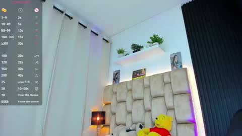 Sophie ---- connected from 1400 to 2100 Colombia time online show from November 2025 08:41:02 PM