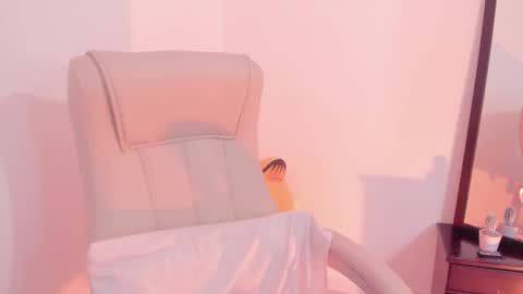 Help me reach 100 likes online show from February 2025 07:09:01 PM