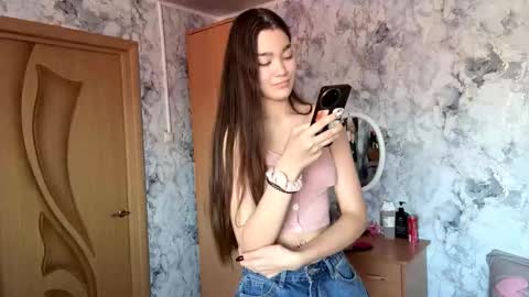 Viiola online show from October 2025 04:24:02 AM