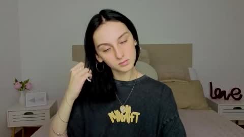 little_mollee online show from October 2025 08:10:01 PM