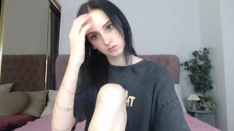 little_mollee online show from November 2025 10:27:01 AM