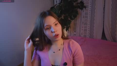 Snapshot of little_poetry chatting on December 2025 07:43:01 PM Kiki online show from December 2025 07:43:01 PM