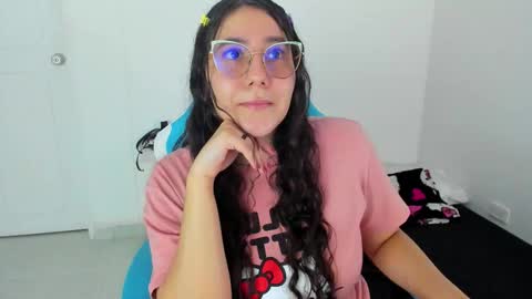 Laire  online show from November 2025 11:04:01 PM