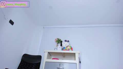 Im Laura. buy my contentcompra mi contenido offline  online show from January 2025 12:45:02 PM