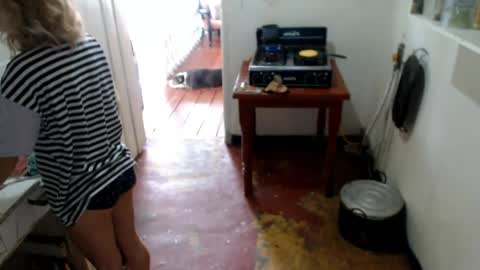 Snapshot of littlebell44 chatting on May 2026 01:05:02 PM sofia online show from May 2026 01:05:02 PM