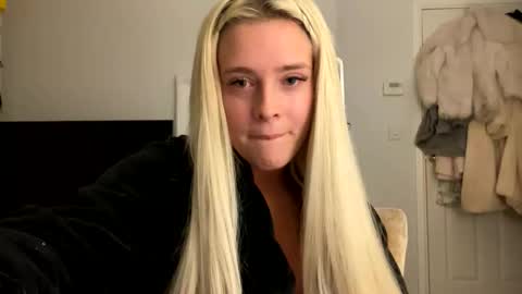 Littleblonde010 online show from November 2025 08:29:01 PM