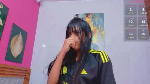 Snapshot of littlee_emilyy_ chatting on June 2026 01:01:02 PM Emily online show from June 2026 01:01:02 PM