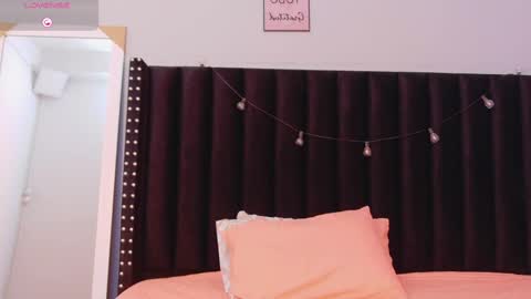 Tania  online show from September 2025 08:45:01 PM