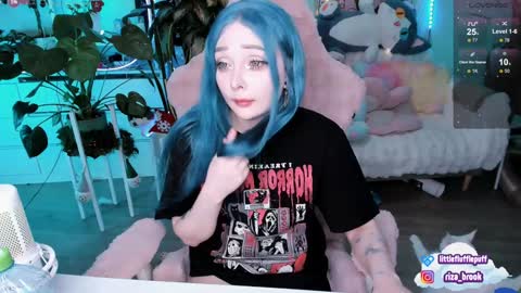 Riza Riri Puff  online show from December 2024 12:30:02 AM