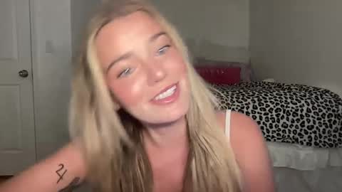 Marciabrady online show from September 2025 08:32:02 PM