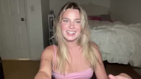 Marciabrady online show from October 2025 04:48:02 AM