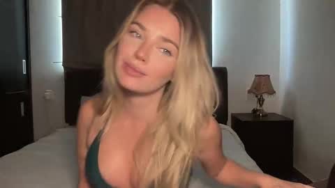 Marciabrady online show from November 2025 04:23:01 AM