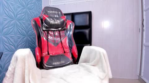 MAX online show from November 2025 01:35:02 PM